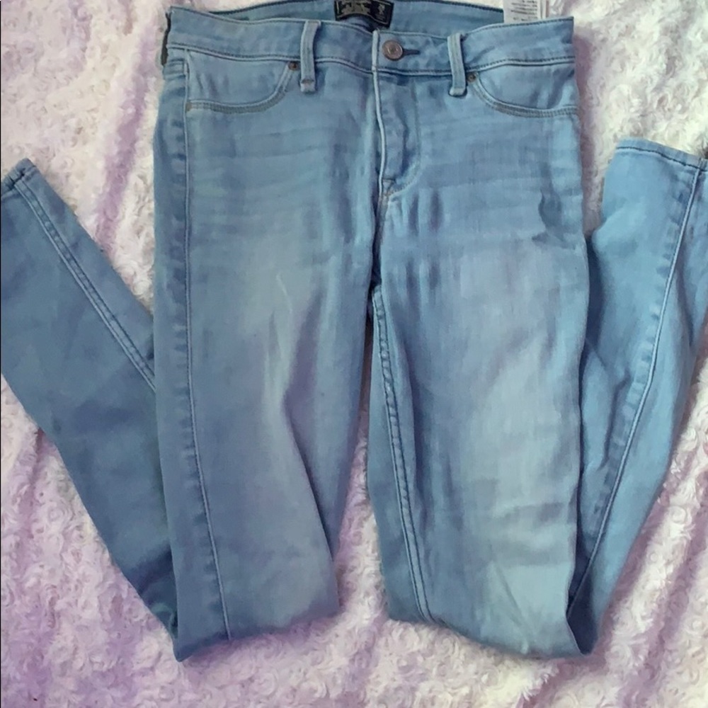 light washed no ripped skinny jeans